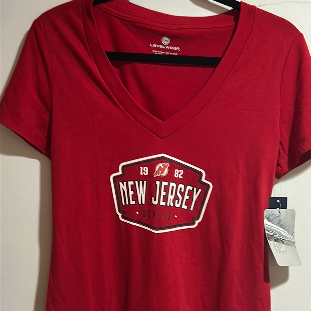 New Jersey Devils Top women’s v neck, large NWT